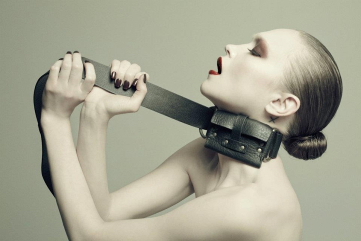 Ivy Levan senza mutandine