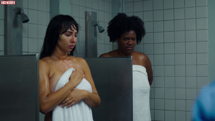 Scopri le foto intime e nude di Jackie Cruz: il suo lato sensuale a confronto.
