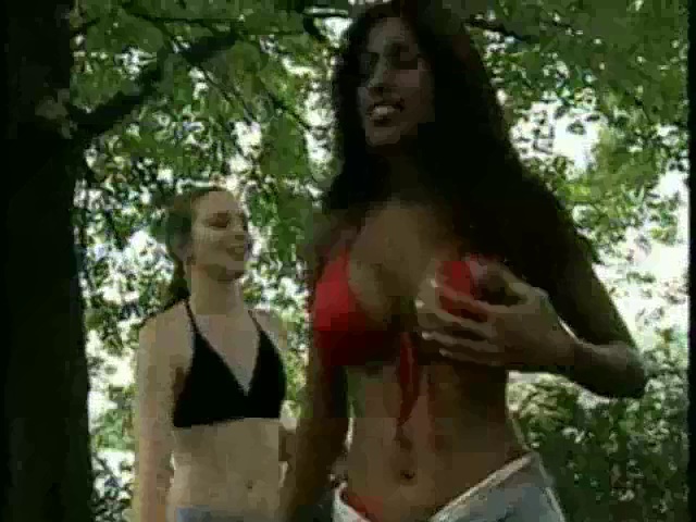 Jade Duboir dentro biancheria intima