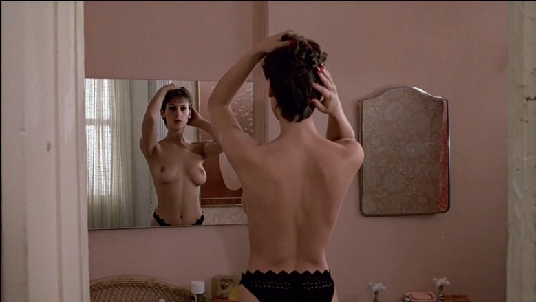 Jamie Lee i glutei sono visibili