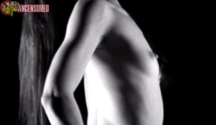 Janet Eilber svela il suo lato più sensuale: foto e nudo in illuminata bellezza