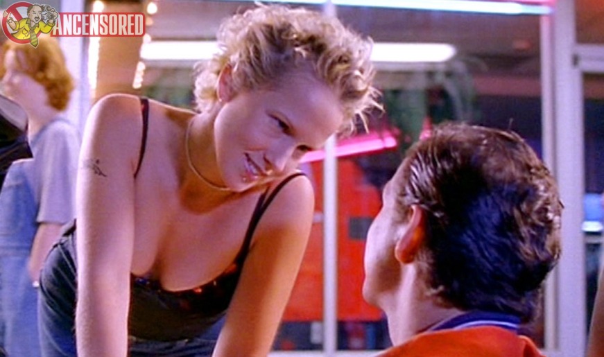 Jennifer Dundas con la gonna 70