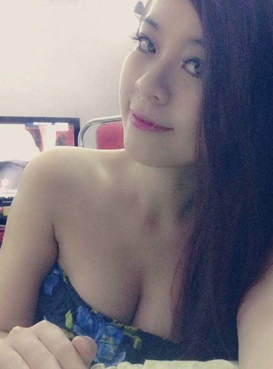 JoJo Pham seno nudo 33
