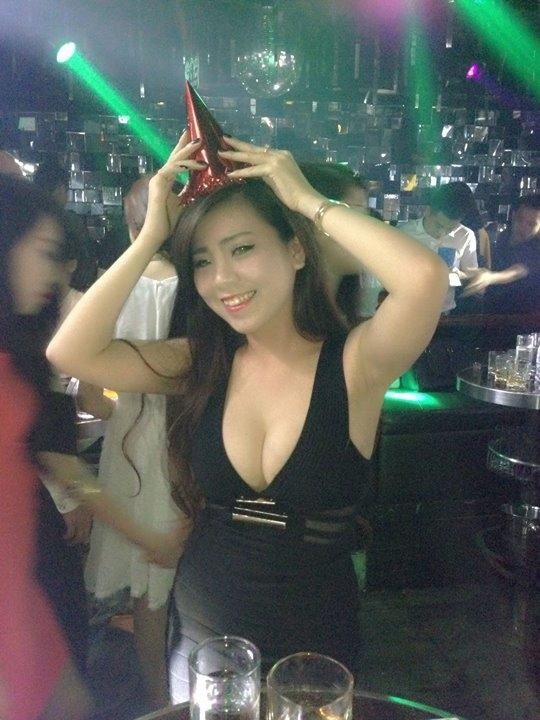 JoJo Pham seno nudo 77