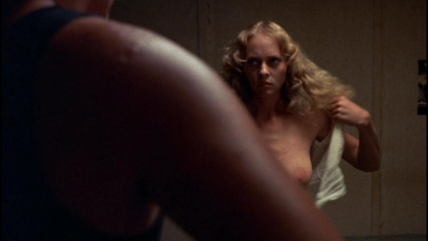 Joy Dunstan con la gonna corta 78