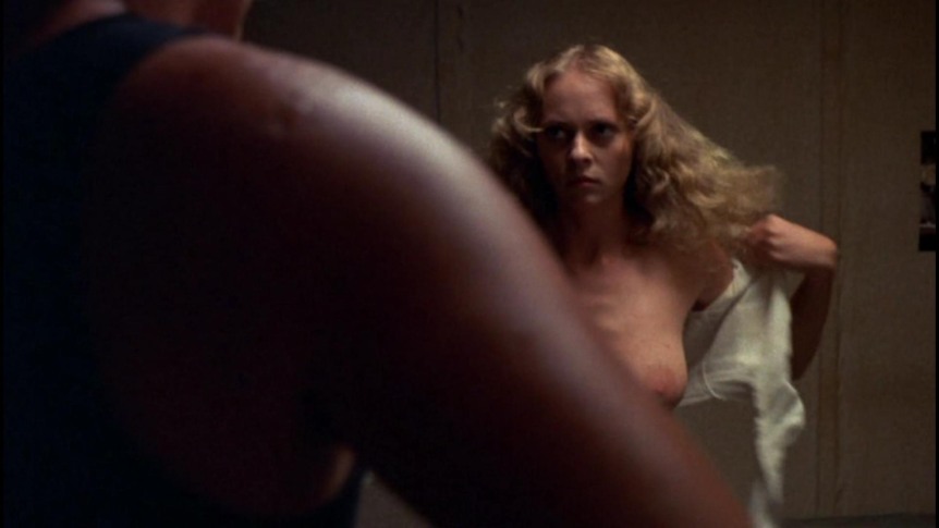 Joy Dunstan con la gonna corta 97