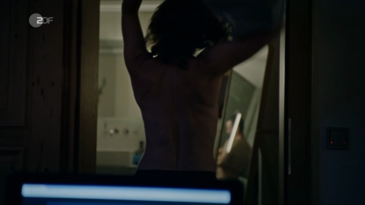 Julia Cencig: come valorizzare il tuo corpo con glutei, seno nudo e mutandine