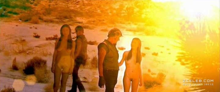 Le foto amatoriali di Julia Jones: il nudo integrale e il seno senza veli