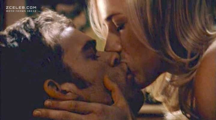 Julie Benz seno nudo 68