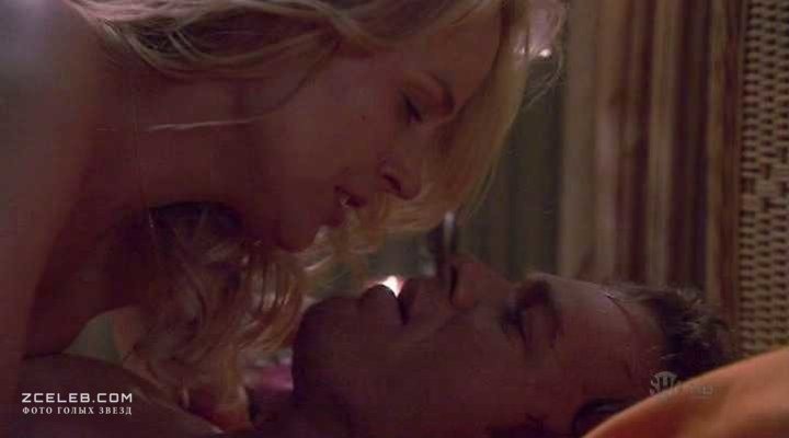 Julie Benz seno nudo 74