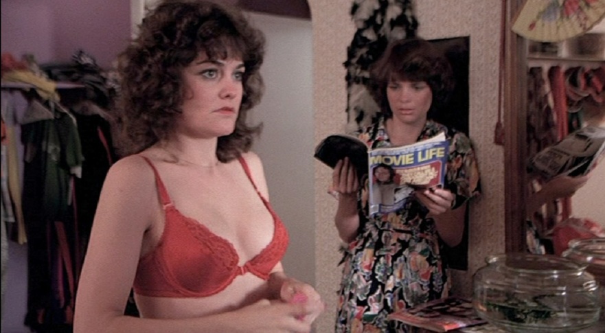 Julie Brown dentro biancheria intima 87
