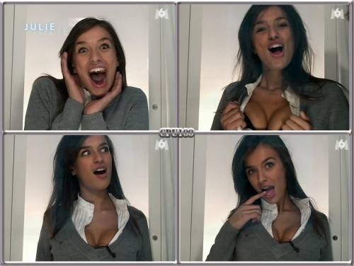 Julie Ricci senza mutandine 38