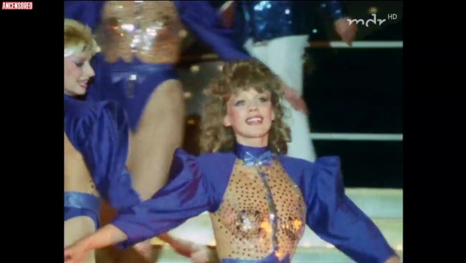 Karin DuWel con la gonna 71