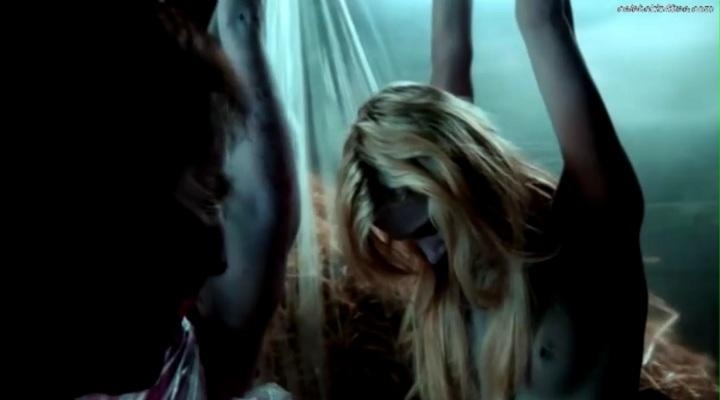 Karlee Norcutt le tette sono visibili 89