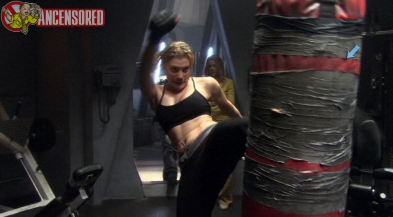 Katee Sackhoff con la gonna corta 84