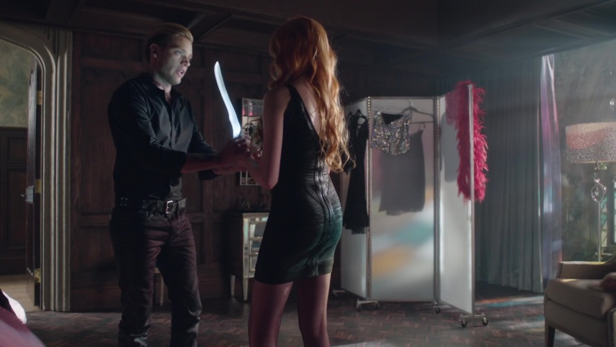 Katherine McNamara senza biancheria intima 50