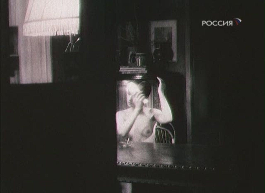 Kseniya Kachalina: Intime e sensuali fotografie con flash tra le gambe e scatti espliciti.