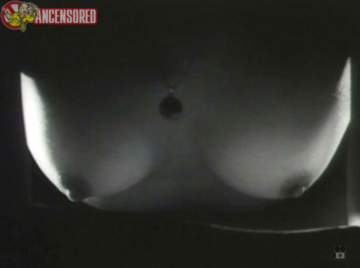 Kuniko Ishii flash fotografici tra le gambe
