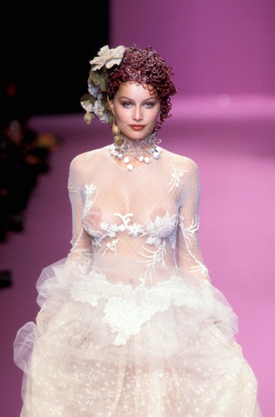 Laetitia Casta i glutei sono visibili