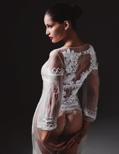 Laetitia Casta senza mutandine 24