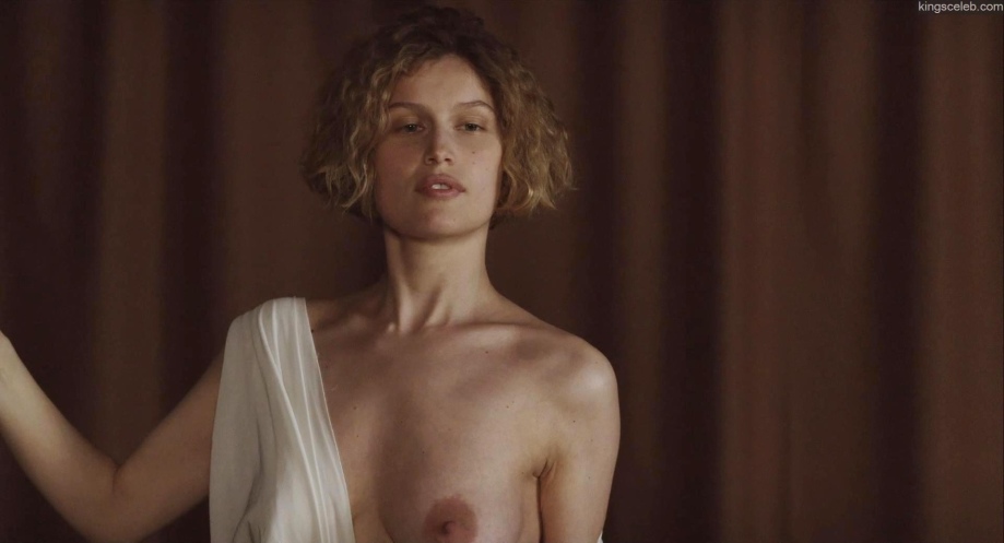 Laetitia Casta senza mutandine