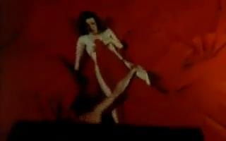 Lale Mansur senza biancheria intima
