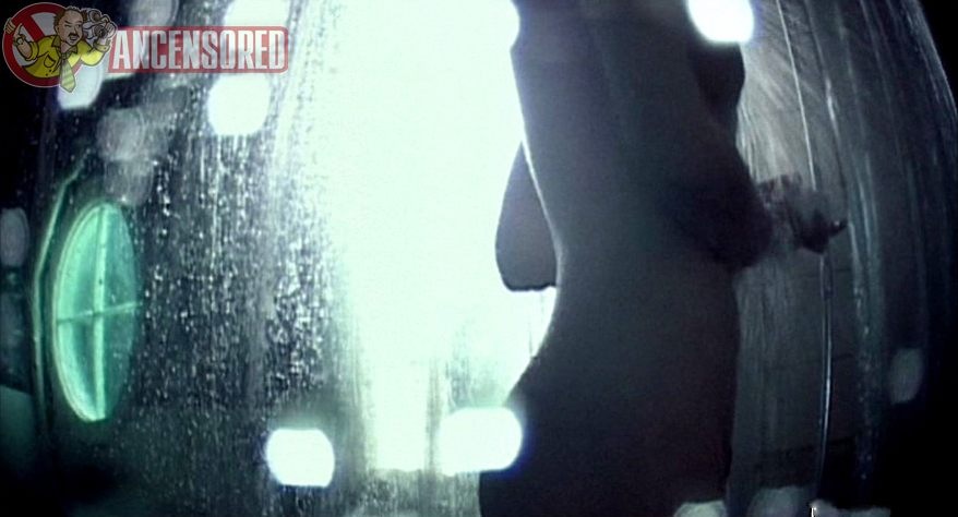 Laura Regan gambe