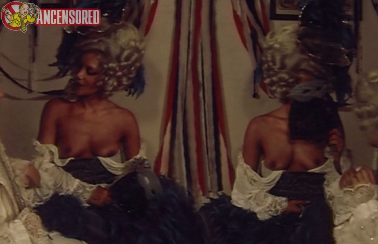 Laura Troschel dentro biancheria intima 19