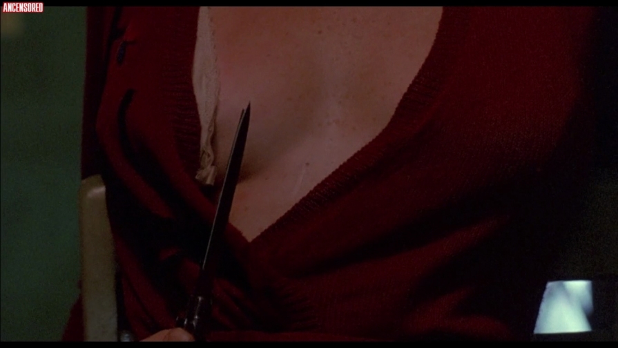 Laurene Landon con la gonna 27