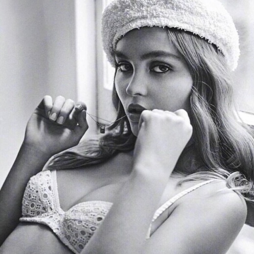 Lily Rose Depp foto amatoriali culo nudo 70