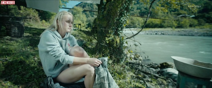 Scopri le sensuali fotografie di Linda Lapinsh in intimo e mutandine giovani
