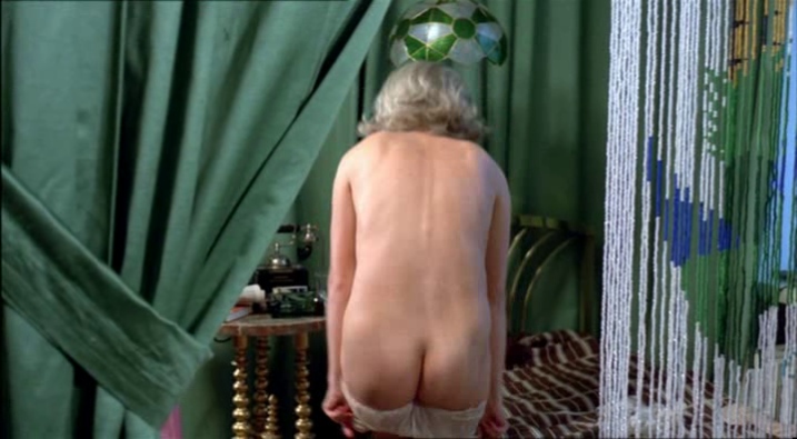 Lizzi Varencke i glutei sono visibili