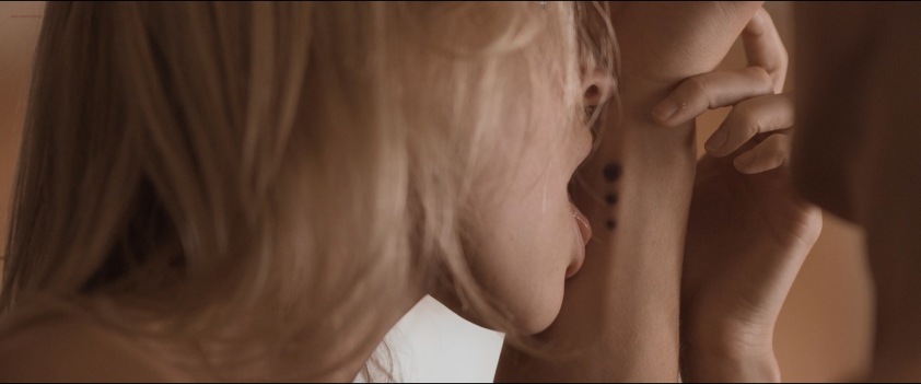 Loes Haverkort foto amatoriali culo nudo