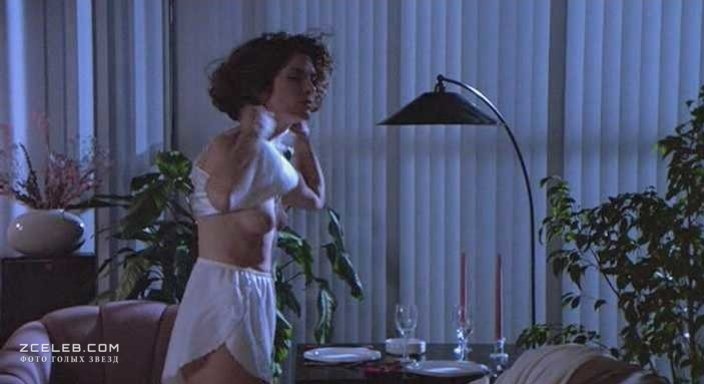 Lois Chiles: Foto intime, seno nudo e lingerie seducente - Scopri di più