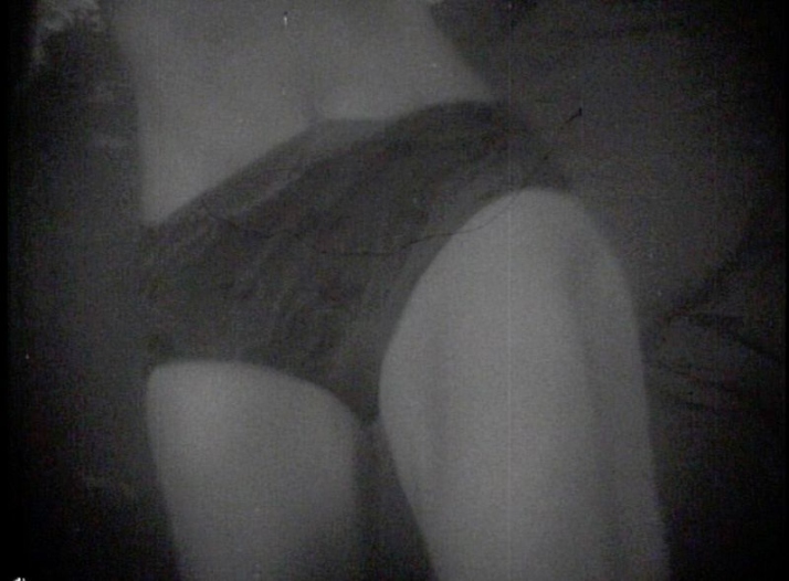 Luana Anders senza biancheria intima 68