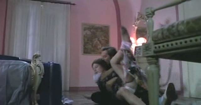 Luciana Paluzzi senza mutandine