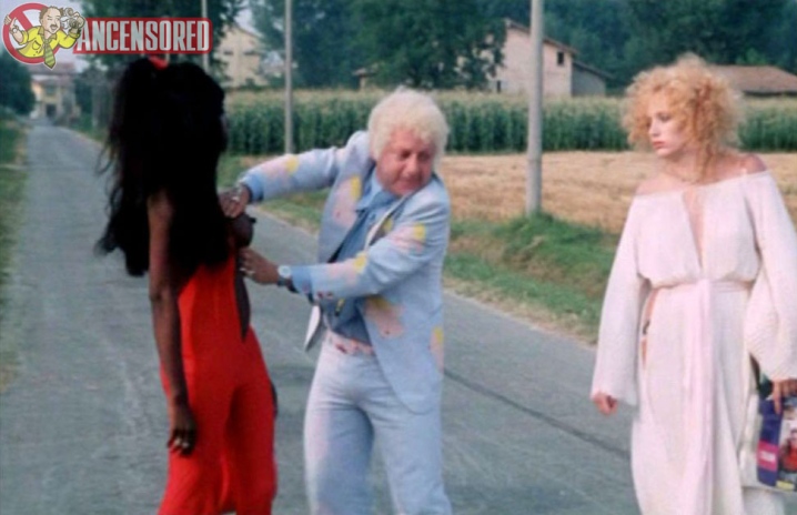 Lucienne Camille con la gonna 80