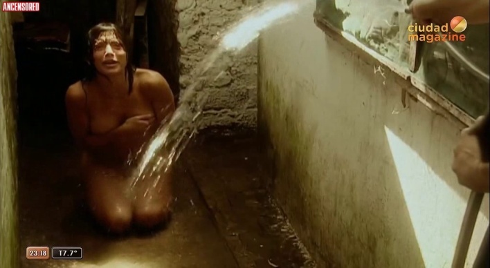 Manuela Pal senza mutandine