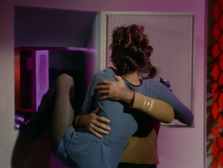 Marianna Hill con la gonna 45