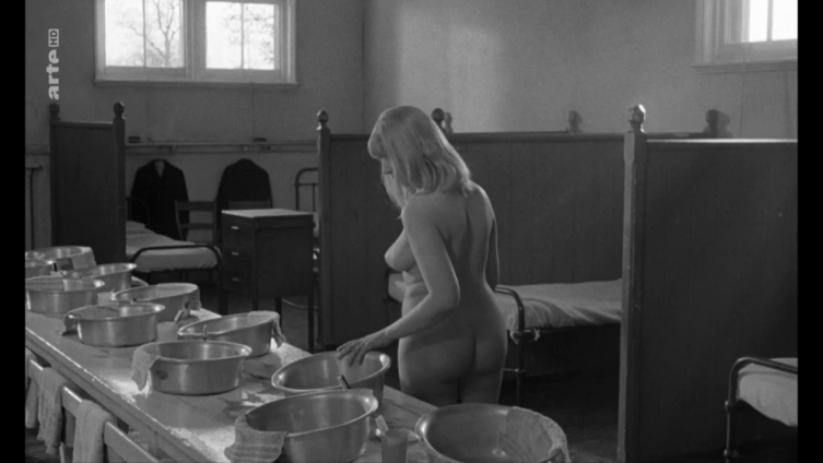 Mary MacLeod seno nudo 74