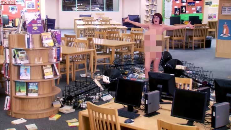 Megan Mullally: le foto senza mutandine con i glutei in vista