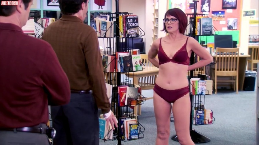 Megan Mullally i glutei sono visibili
