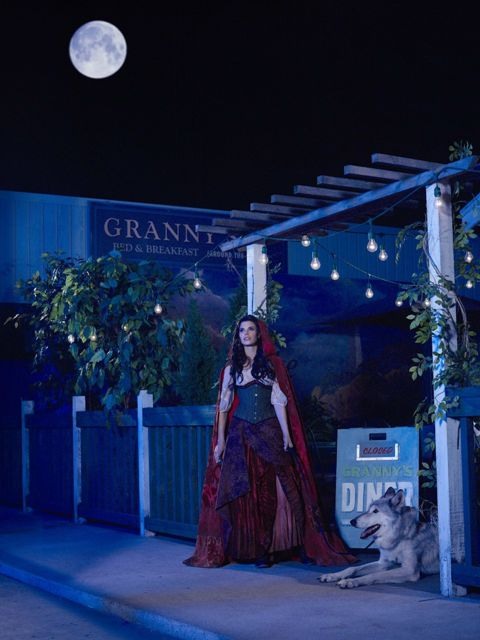 Meghan Ory collant 39