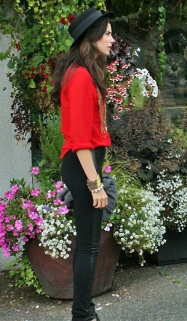 Meghan Ory collant 90