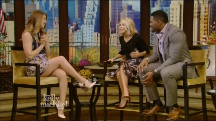 Melissa Benoist con la gonna corta 57