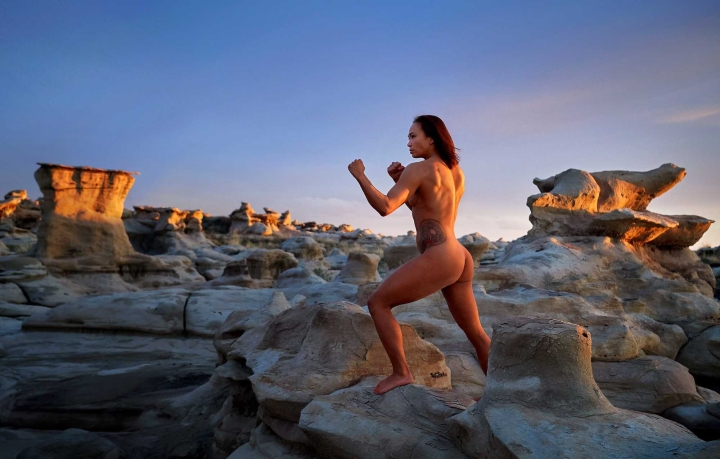 Michelle Waterson con la gonna corta 99