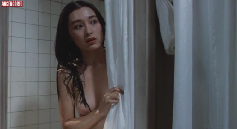 Miki Takakura(I con la gonna corta