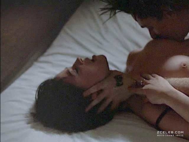 Moira Kelly con la gonna