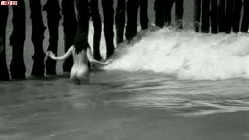 Nicole Romain seno nudo