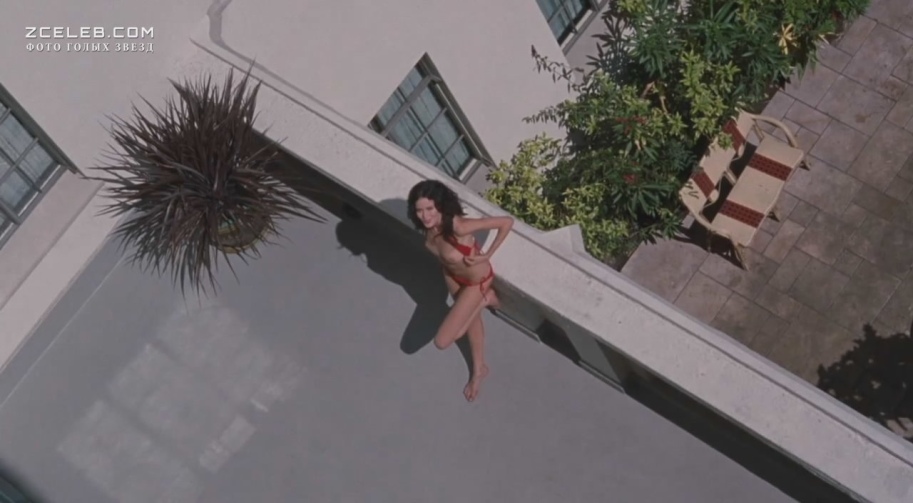 Nicole Trunfio senza mutandine 31